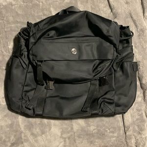 rare lululemon back to me 8.5L convertible bag